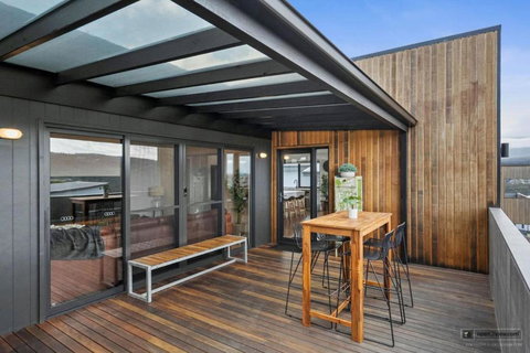 Magnificent Home, Water Views - ACT Tourism 2