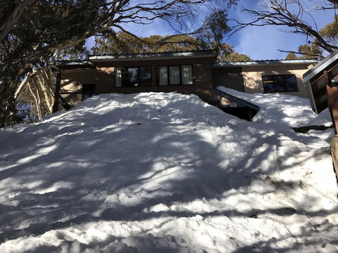MAGNIFICENT SKIING ON MOUNT BULLER - ACT Tourism 1