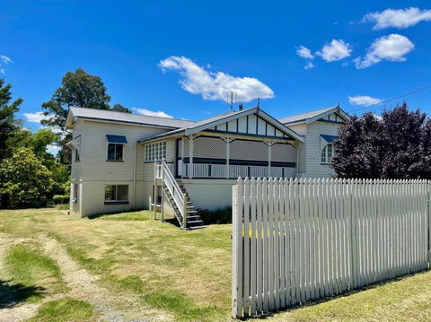 MAGNOLIA HOUSE ON THE CREEK - STANTHORPE - ACT Tourism 0