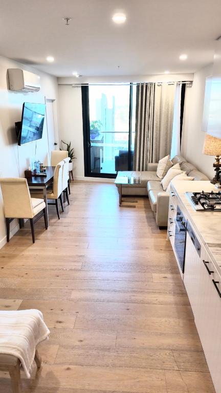 M-city Shopping Center Apartment - Executive Twin King Ensuites - Fully Equipped - Free Parking, Fast Wifi, Smart TV, Netflix, Complementary Drinks & Amenities - Clayton 3168 - ACT Tourism 3