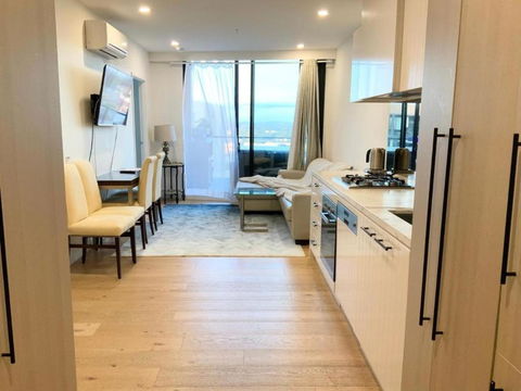 M-city Shopping Center Apartment - Executive Twin King Ensuites - Fully Equipped - Free Parking, Fast Wifi, Smart TV, Netflix, Complementary Drinks & Amenities - Clayton 3168 - ACT Tourism 1