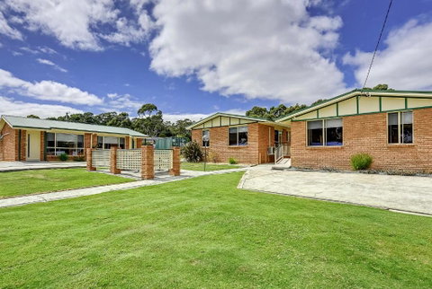 Masons Cottages - ACT Tourism 0