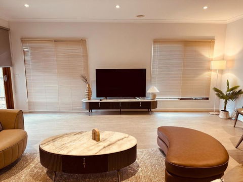 MEL-Point Cook Elegant Four-Bedroom House - ACT Tourism 0