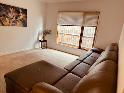 MEL-Point Cook Elegant Four-Bedroom House - ACT Tourism 2