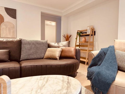 MEL-Point Cook Elegant Four-Bedroom House - ACT Tourism 3