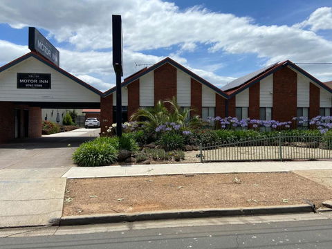 Melton Motor Inn And Apartments - ACT Tourism 0