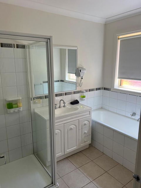 Melton Motor Inn And Apartments - ACT Tourism 1