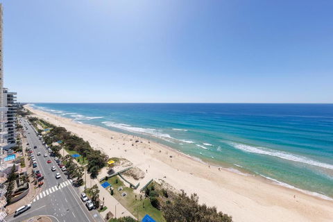 Meriton Suites Surfers Paradise - ACT Tourism 3