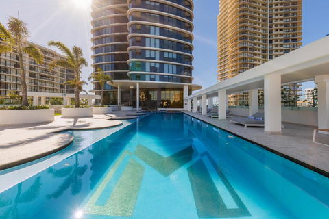 Meriton Suites Surfers Paradise - ACT Tourism 1