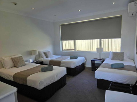 Merivale Motel - ACT Tourism 1