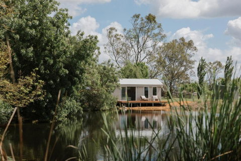 Mewburn Park Retreats - The Lakehouse - ACT Tourism 0