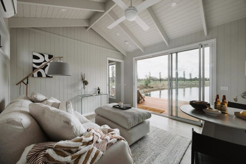 Mewburn Park Retreats - The Lakehouse - ACT Tourism 1