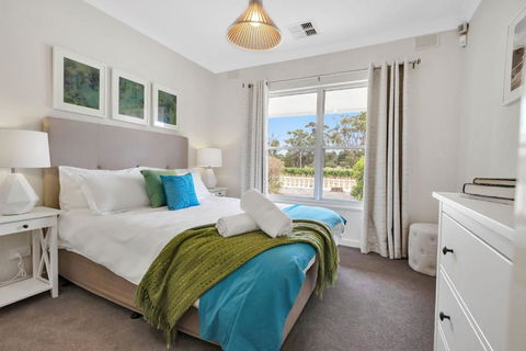 Mid Century 4 Bedroom Getaway In Barossa Vineyard - ACT Tourism 1