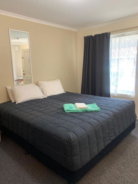 Mid Coast Motor Inn - ACT Tourism 0