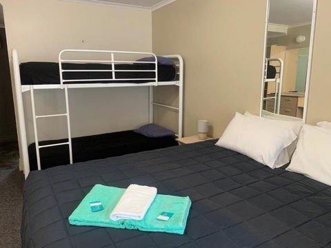Mid Coast Motor Inn - ACT Tourism 1