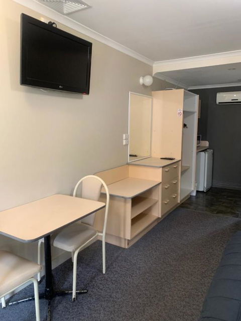 Mid Coast Motor Inn - ACT Tourism 3