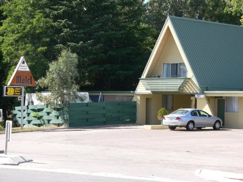 Millers Cottage Motel - ACT Tourism 0