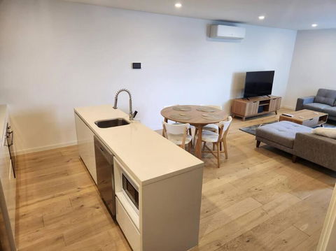 Modern Apartment Airport Area - ACT Tourism 3