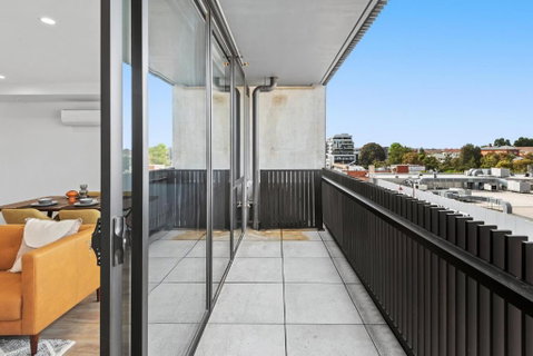 Modern Apartment On Burgundy Precinct & Parklands - ACT Tourism 1