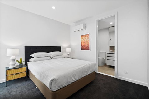 Modern Apartment On Burgundy Precinct & Parklands - ACT Tourism 3