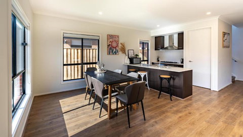 Modern New Homly House At Clyde - ACT Tourism 2