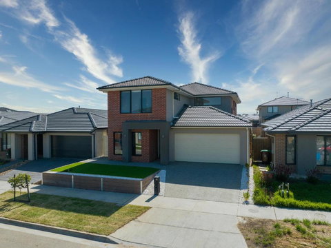 Modern New Homly House At Clyde - ACT Tourism 0