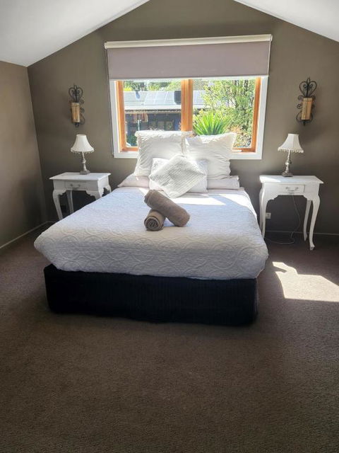 Montrose Barn House - ACT Tourism 1