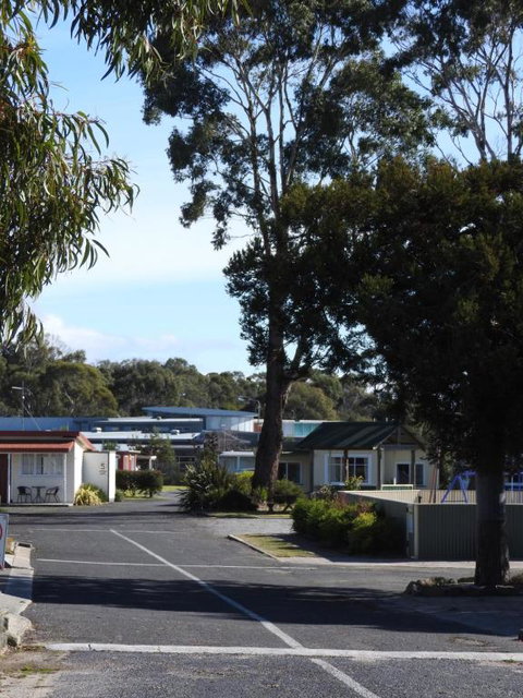 Moomba Holiday And Caravan Park - ACT Tourism 0