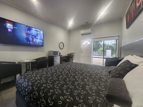 Motel24Seven And Apartments - ACT Tourism 1