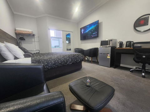 Motel24Seven And Apartments - ACT Tourism 3