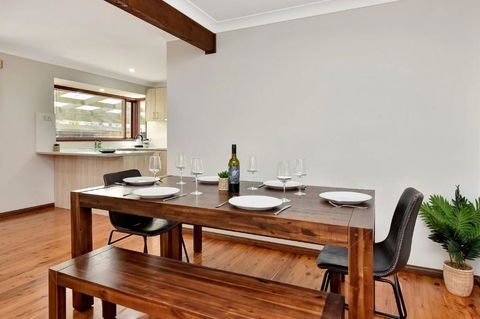 NEW PropertyBreezy Bayside Haven At Brightwaters - ACT Tourism 3