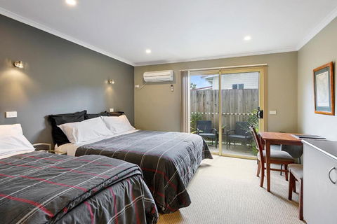 Motel Strahan - ACT Tourism 0