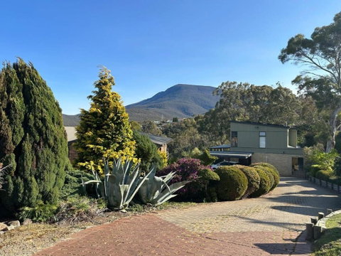 Mountains And Treetops Retreat - Nature Getaway - ACT Tourism 0