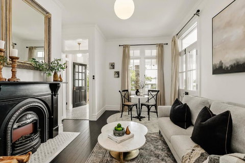 Narraweema Guesthouse - Historic Luxury BnB Retreat - ACT Tourism 0