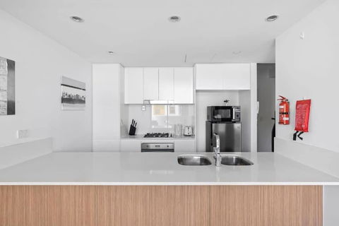 NEW 3BR Apt In Kingsgrove Sleeps 7 - ACT Tourism 2
