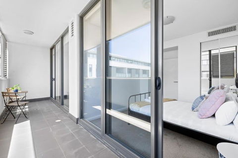 NEW 3BR Apt In Kingsgrove Sleeps 7 - ACT Tourism 1
