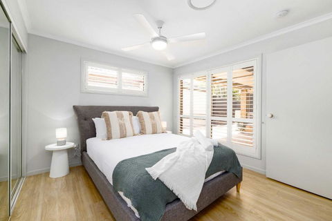 NEW 3BR Serene Creekside Retreat In Helensvale - ACT Tourism 1