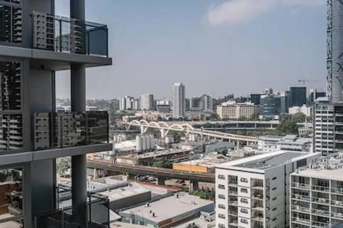 NEW Centrally Located High Level Studio Apartment - ACT Tourism 0