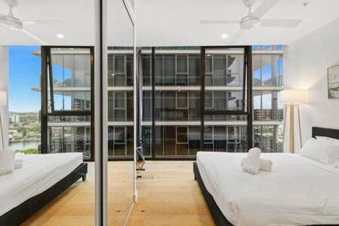 NEW Centrally Located High Level Studio Apartment - ACT Tourism 1