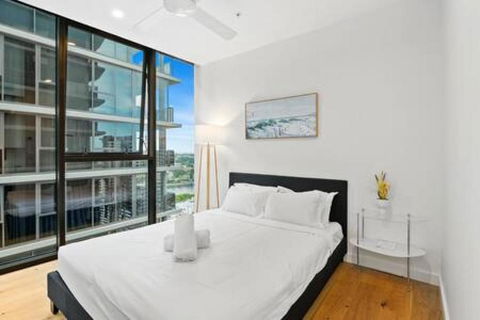NEW Centrally Located High Level Studio Apartment - ACT Tourism 3