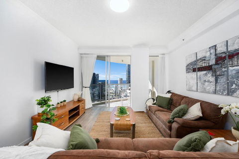 NEW Chevron Ocean Views Central Surfers. - ACT Tourism 2