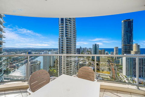 NEW Chevron Ocean Views Central Surfers. - ACT Tourism 1
