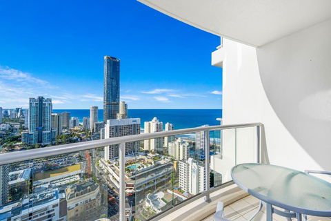 NEW Chevron Ocean Views Central Surfers. - ACT Tourism 0