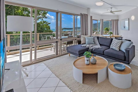 NEW! Gorgeous 2BR Apartment With Stunning Ocean Views! - ACT Tourism 0