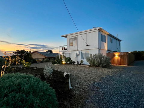 NEW Magpie Sands - 3 Bedroom Home - Downstairs Only, 1 Min Walk To Aldinga Beach - ACT Tourism 1