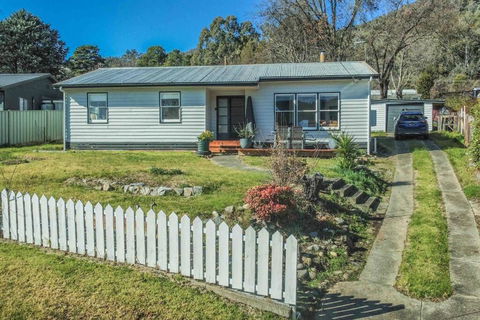 Mount Beauty 3BR Home - ACT Tourism 0