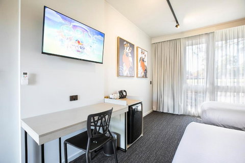 Nightcap At Sandown Park Hotel - ACT Tourism 3