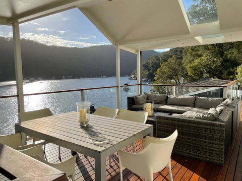 NINE At Berowra Waters, Luxury Waterfront With Hot Tub - ACT Tourism 1