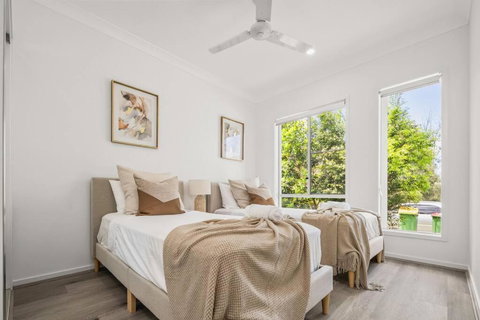 Oasis Retreat In Coomera - ACT Tourism 3