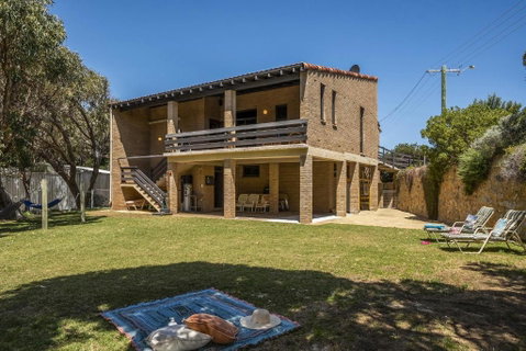Ocean Close - Spacious Beach House - ACT Tourism 0